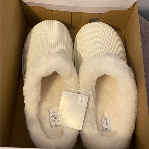 Clogs - Picture 8 of 9